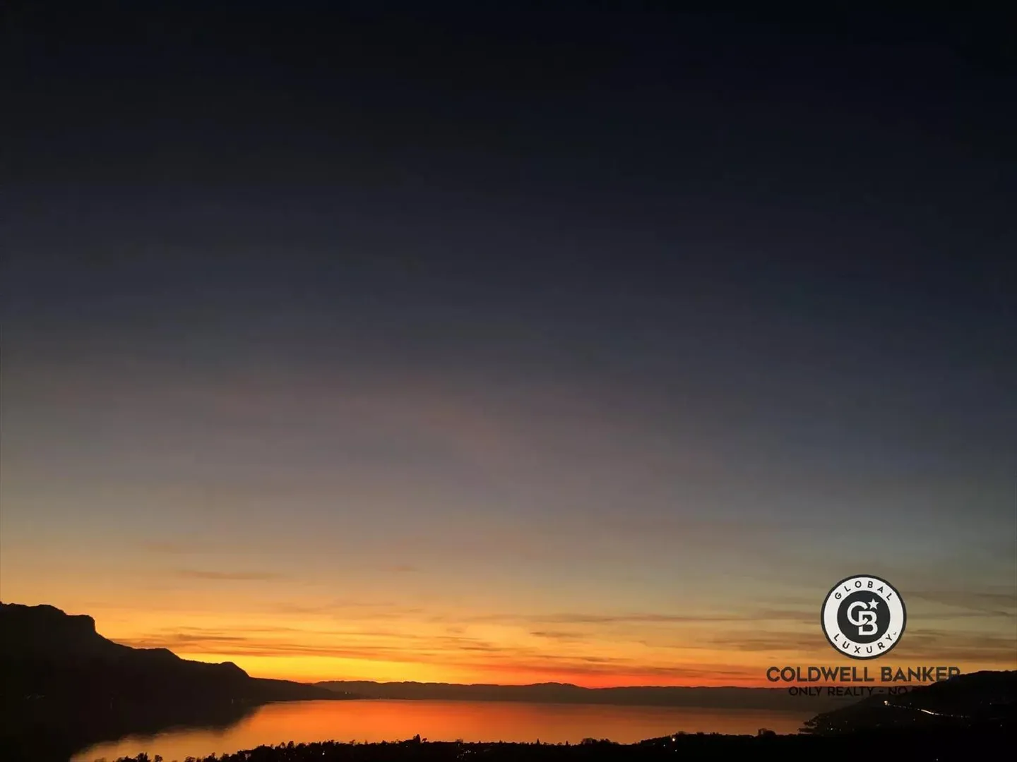 Villa di Lusso con Vista Lago - Foto 1 di 2