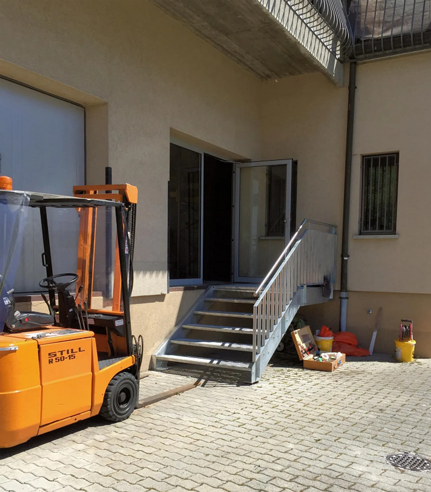 Bâtiment avec espace commercial et grand appartement dans une zone stratégique - Photo 5 sur 19