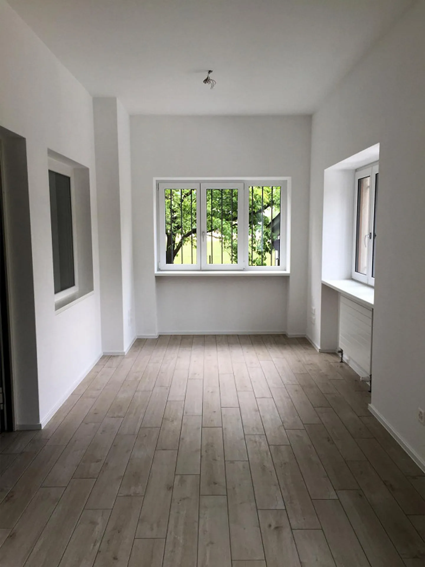 Bâtiment avec espace commercial et grand appartement dans une zone stratégique - Photo 9 sur 19