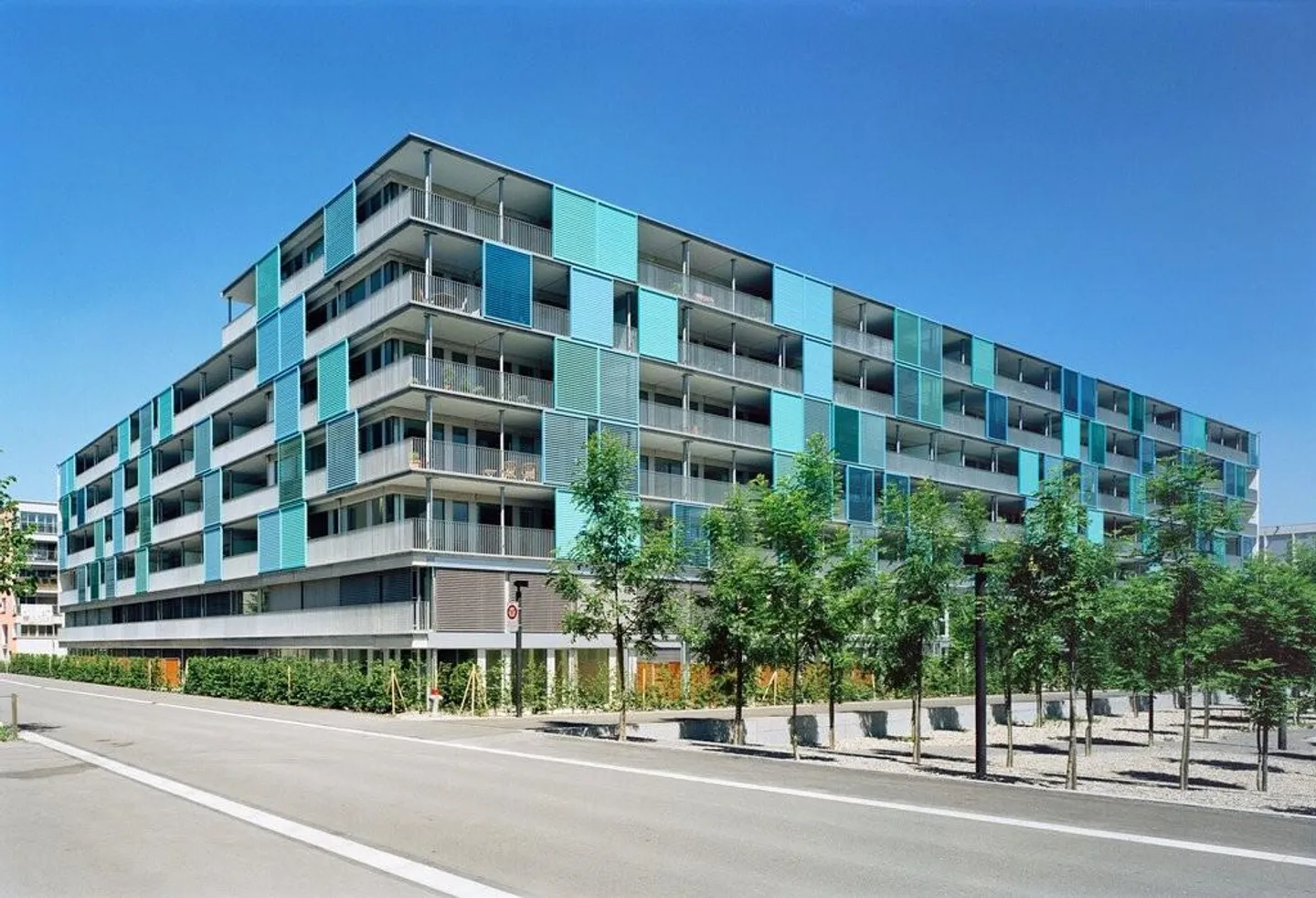 Place de stationnement pour moto à louer dans le parc Eschen - Photo 1 sur 1