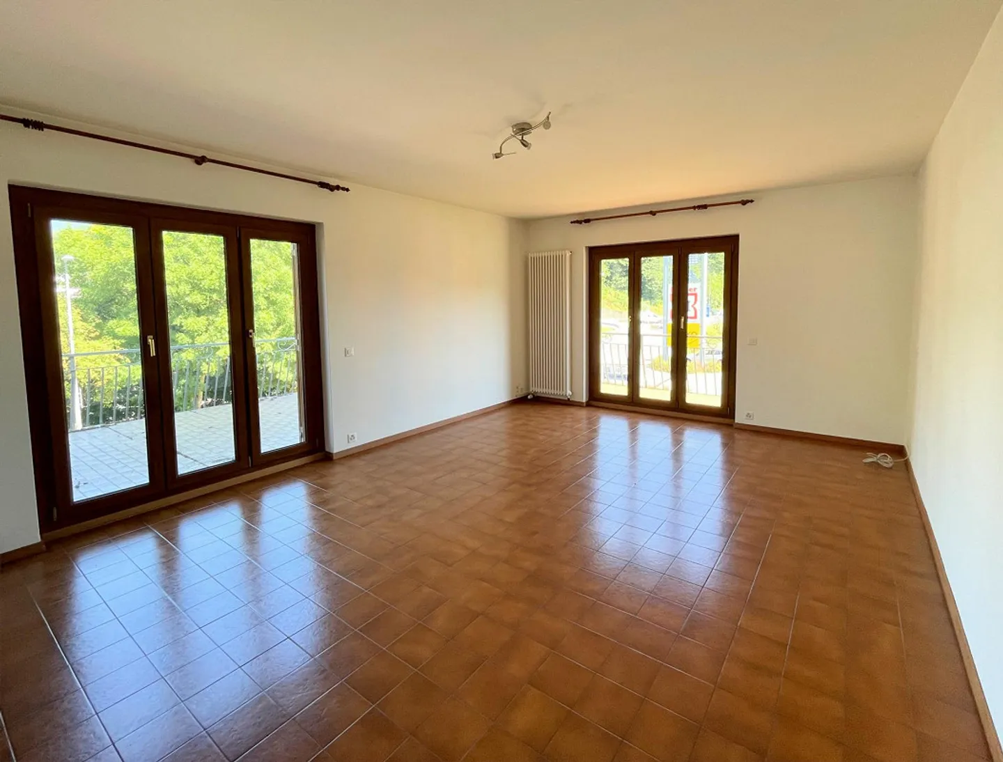 Bâtiment avec espace commercial et grand appartement dans une zone stratégique - Photo 12 sur 19