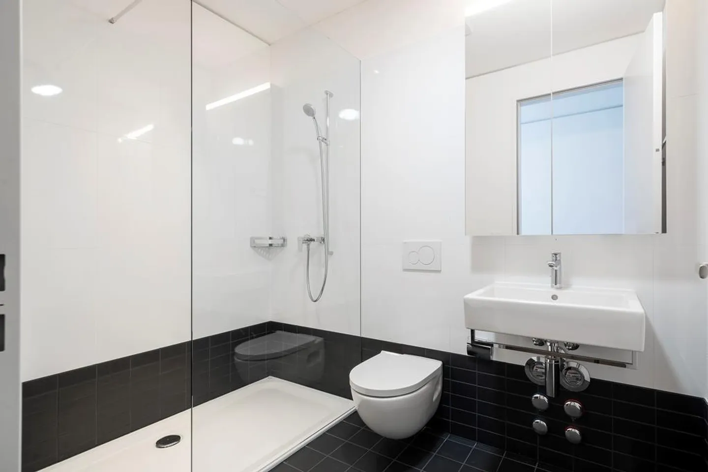 Modern Apartment with a View - Photo 6 of 11