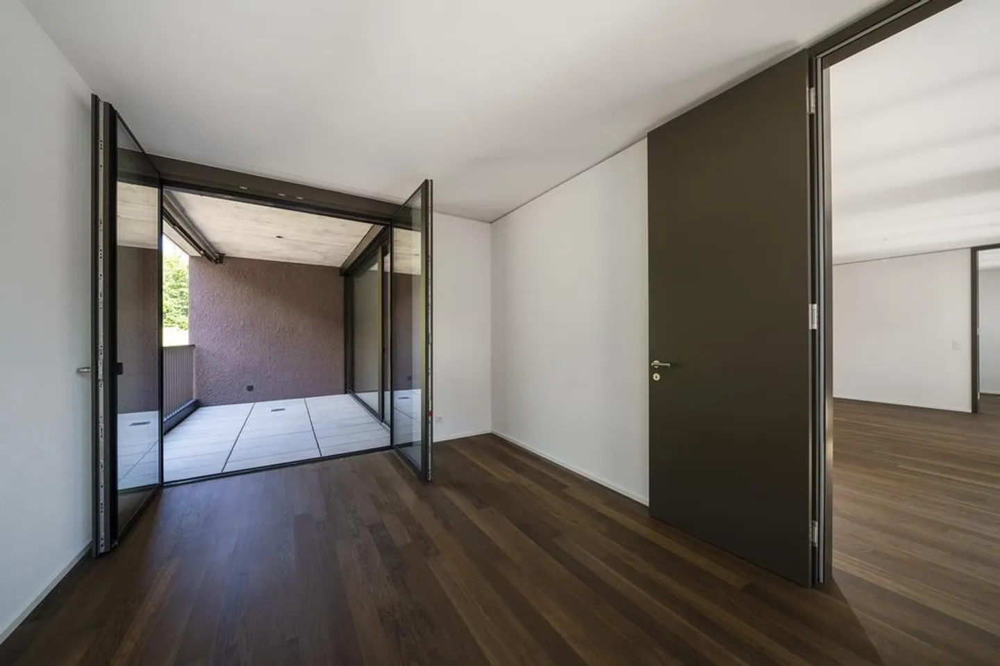 Modern Apartment with a View - Photo 4 of 11