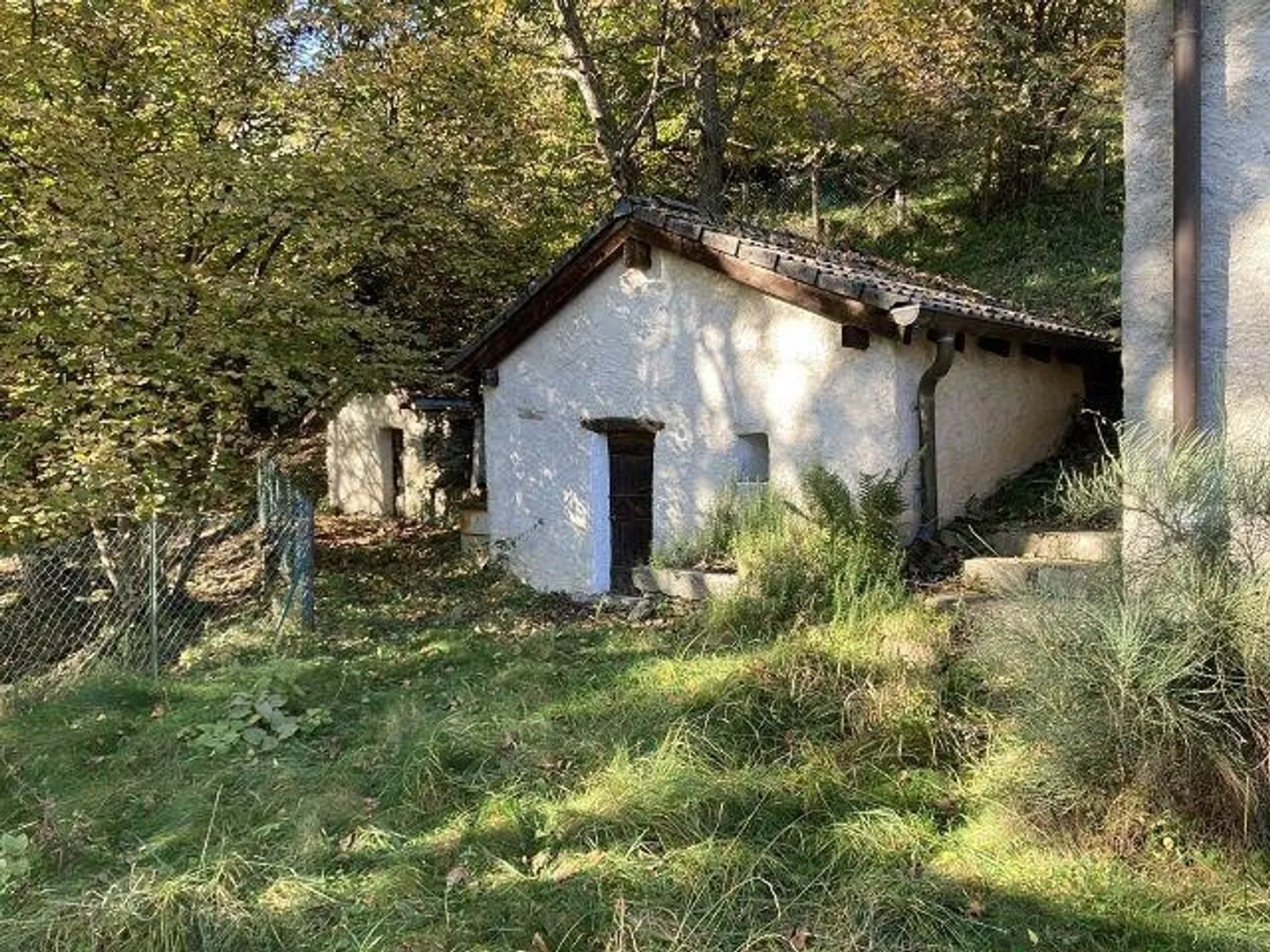 3 maisons rustiques dans un emplacement idyllique avec environ 2504m2 de terrain - Photo 3 sur 12