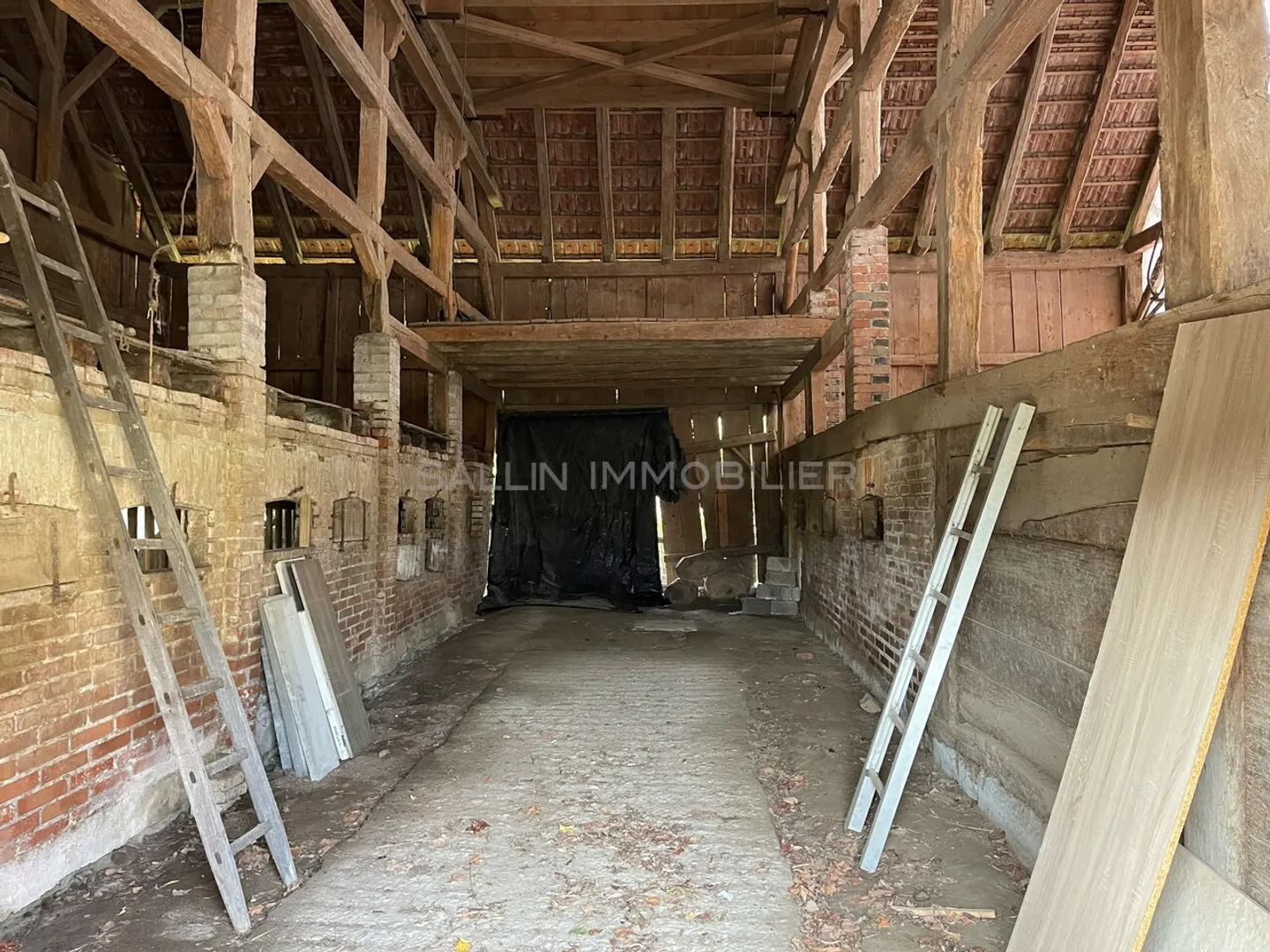 Farm with outdoor parking spaces - Photo 2 of 2