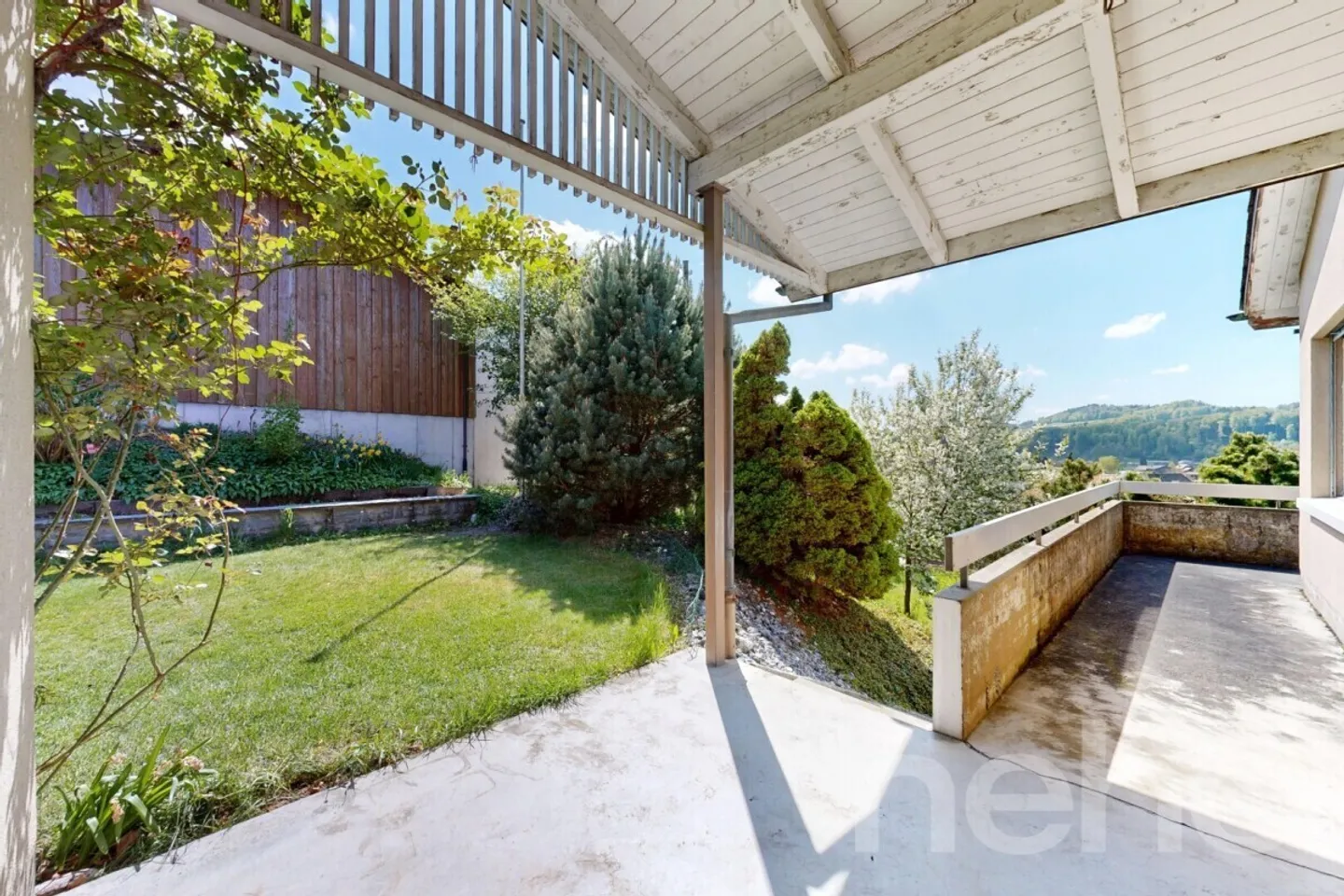 Casa unifamiliare con grande potenziale in una posizione soleggiata a Madiswil - Foto 1 di 12