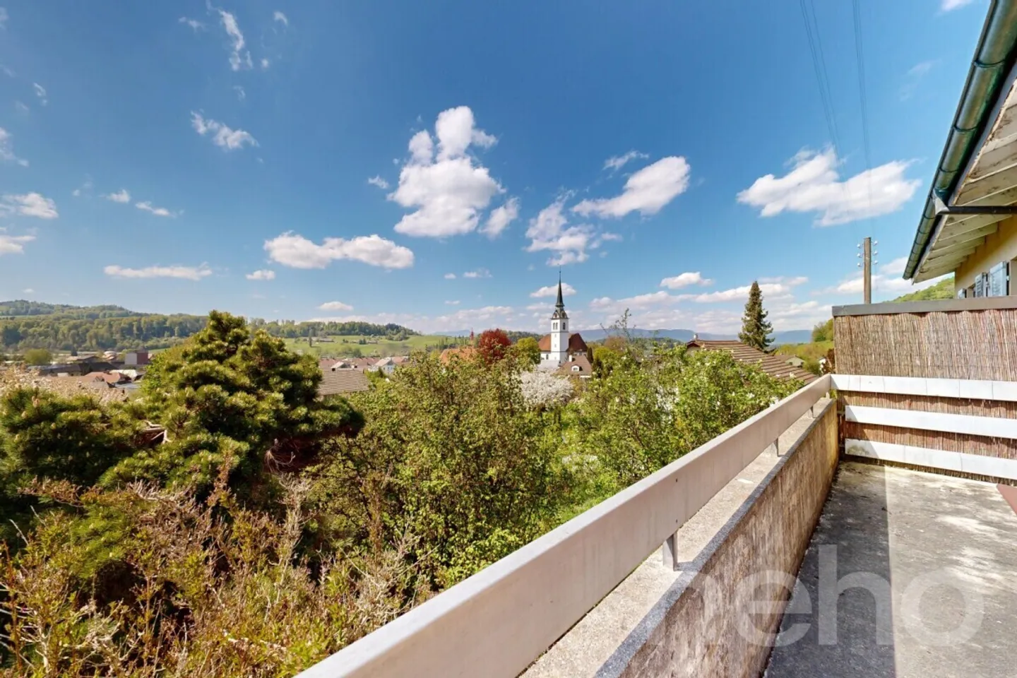 Casa unifamiliare con grande potenziale in una posizione soleggiata a Madiswil - Foto 2 di 12