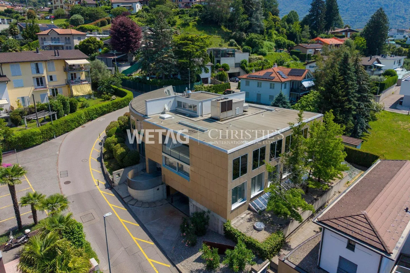 For Sale: Modern 3.5-Room Apartment in Lugano-Comano, Recently... - Photo 1 of 13