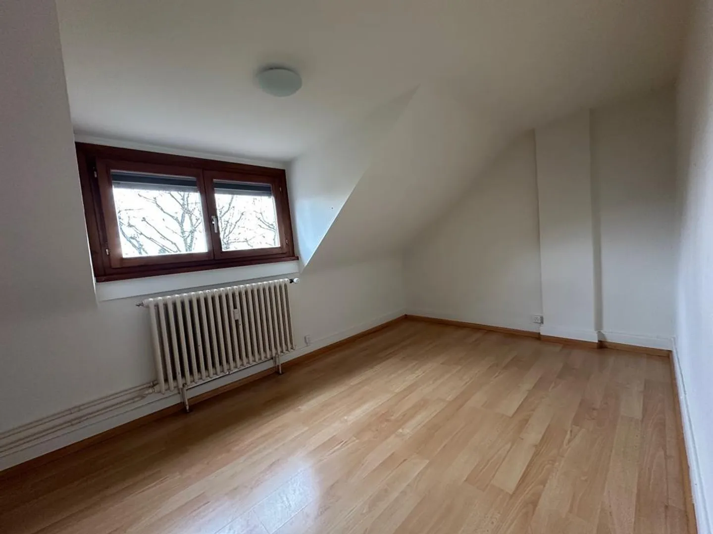 Bright attic apartment in the quiet Bachletten district - Photo 3 of 12