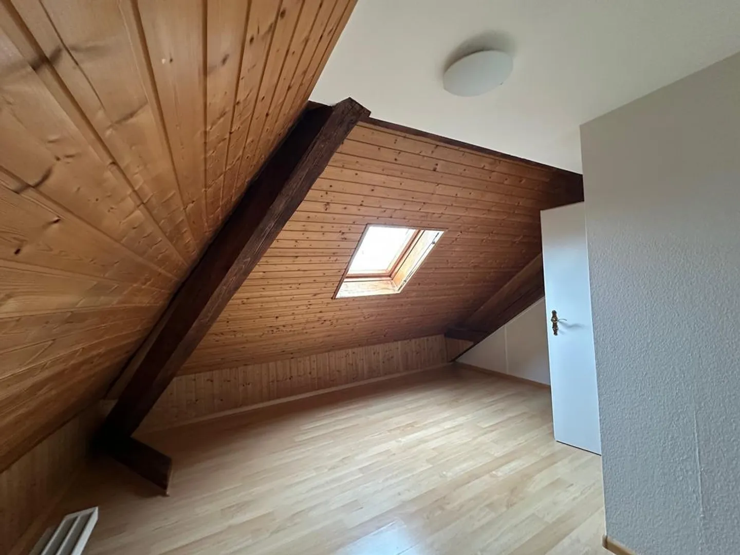 Bright attic apartment in the quiet Bachletten district - Photo 5 of 12