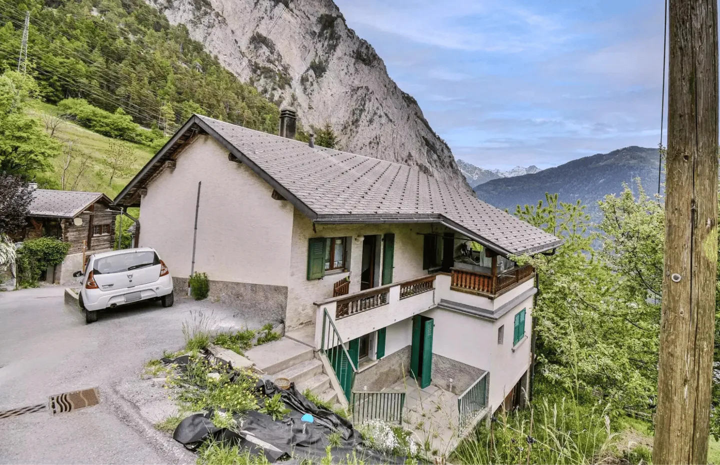 Chalet avec 2 appartements à Vens (Bagnes) avec terrain de construction attenant - Photo 2 sur 8