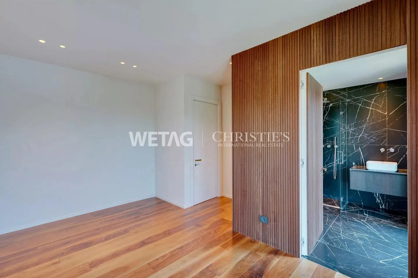 For Sale: Modern 3.5-Room Apartment in Lugano-Comano, Recently... - Photo 5 of 13