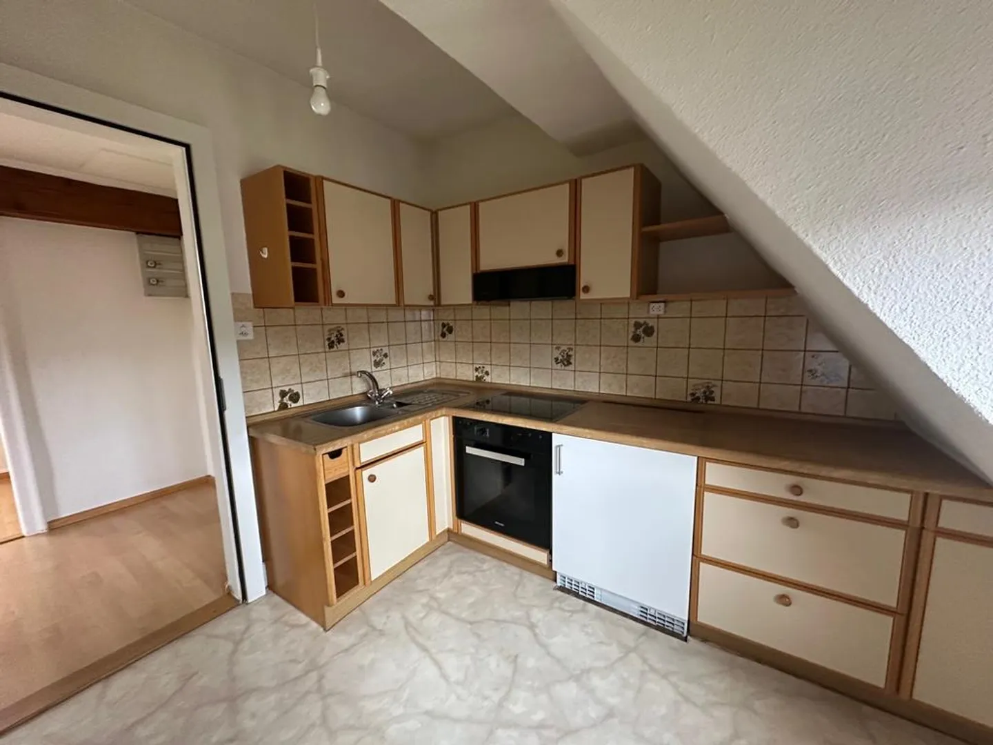 Bright attic apartment in the quiet Bachletten district - Photo 6 of 12