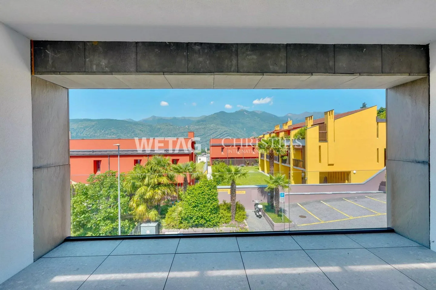 For Sale: Modern 3.5-Room Apartment in Lugano-Comano, Recently... - Photo 2 of 13