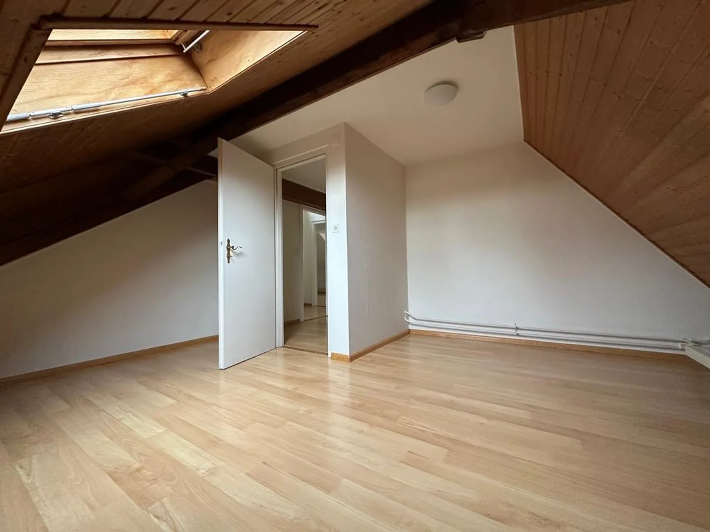 Bright attic apartment in the quiet Bachletten district - Photo 4 of 12
