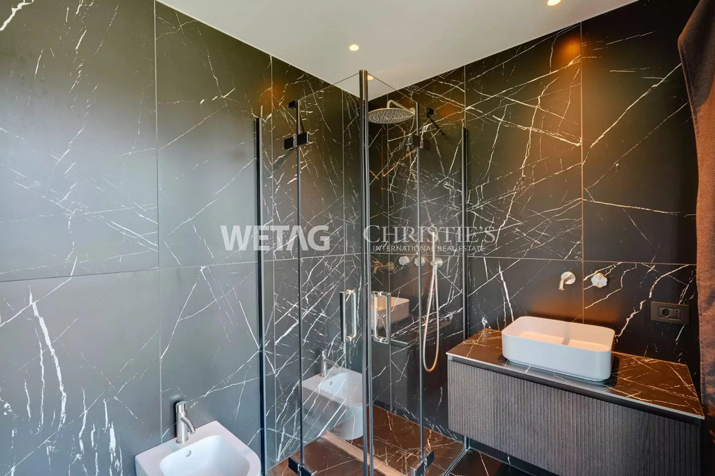 For Sale: Modern 3.5-Room Apartment in Lugano-Comano, Recently... - Photo 9 of 13