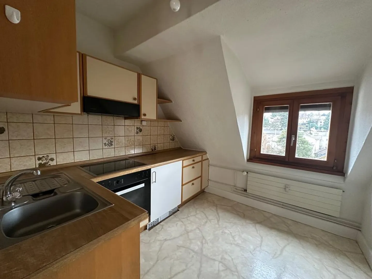 Bright attic apartment in the quiet Bachletten district - Photo 8 of 12