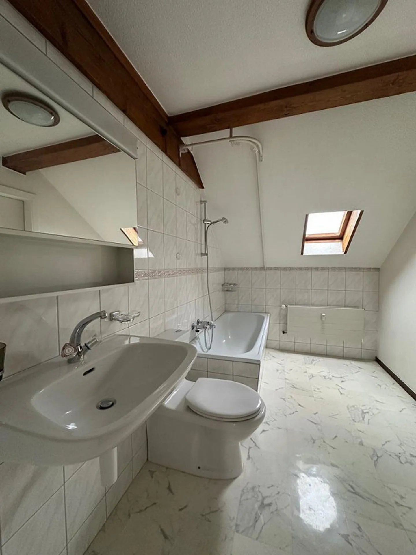 Bright attic apartment in the quiet Bachletten district - Photo 9 of 12