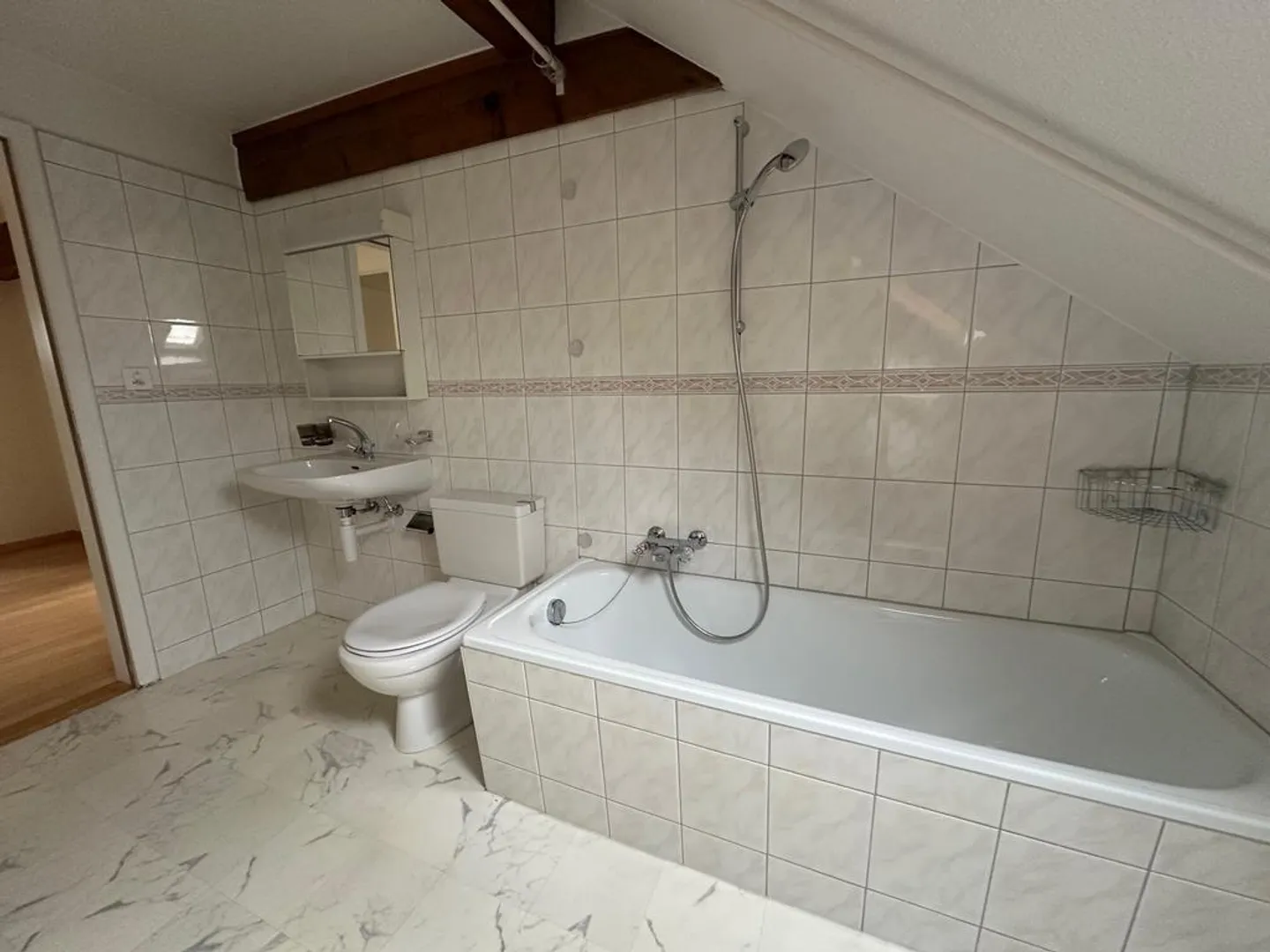 Bright attic apartment in the quiet Bachletten district - Photo 10 of 12