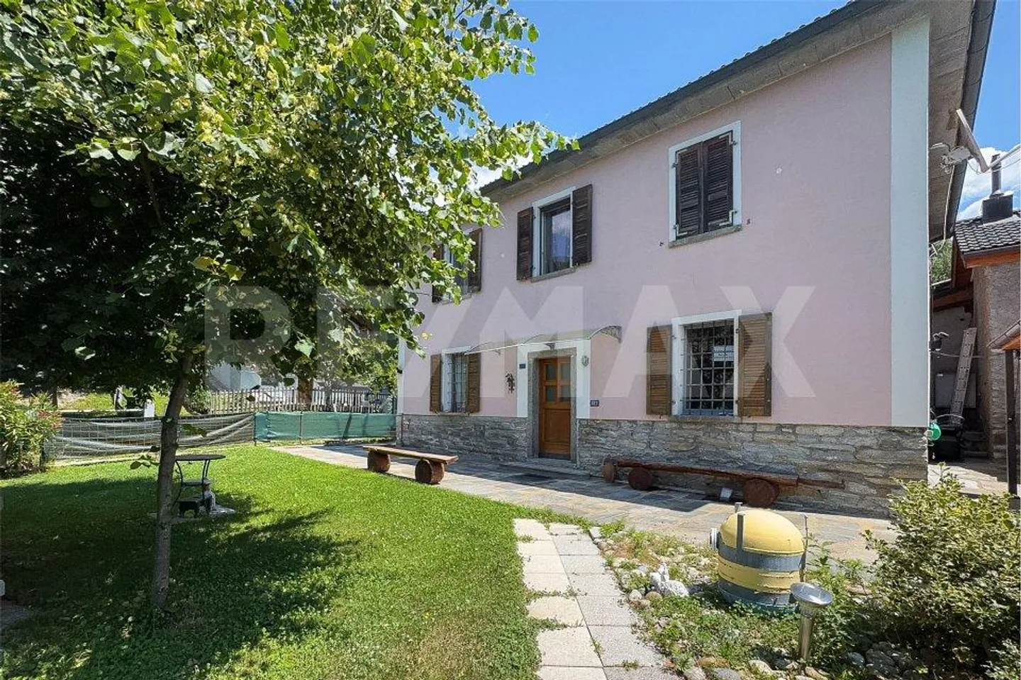 Casa familiare con giardino incantevole - Foto 1 di 13