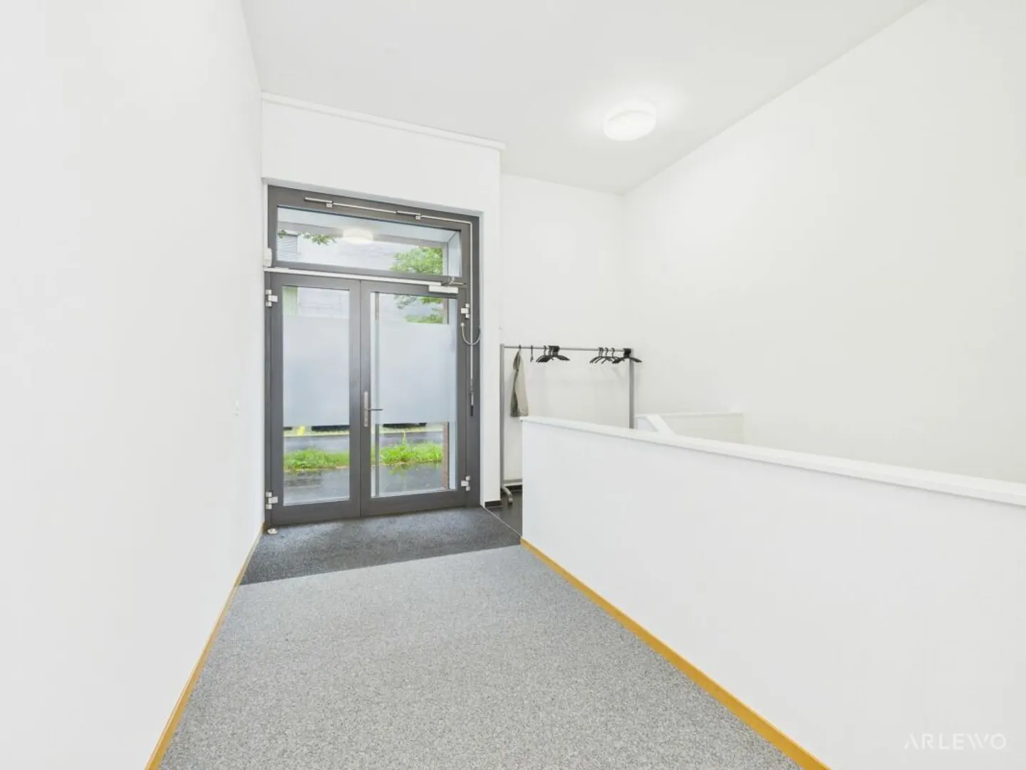 Mischgenutztes Gebäude mieten - Foto 2 von 11