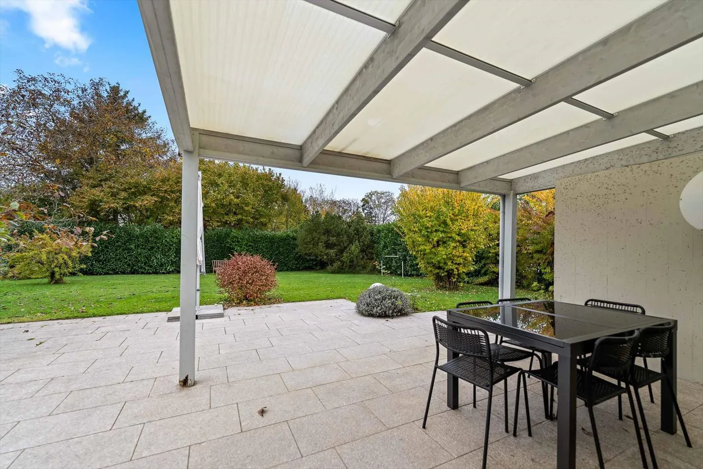 Charming bungalow with 5.5 rooms on a 1106 m² plot in Mont-sur-Lausanne - Photo 9 of 11