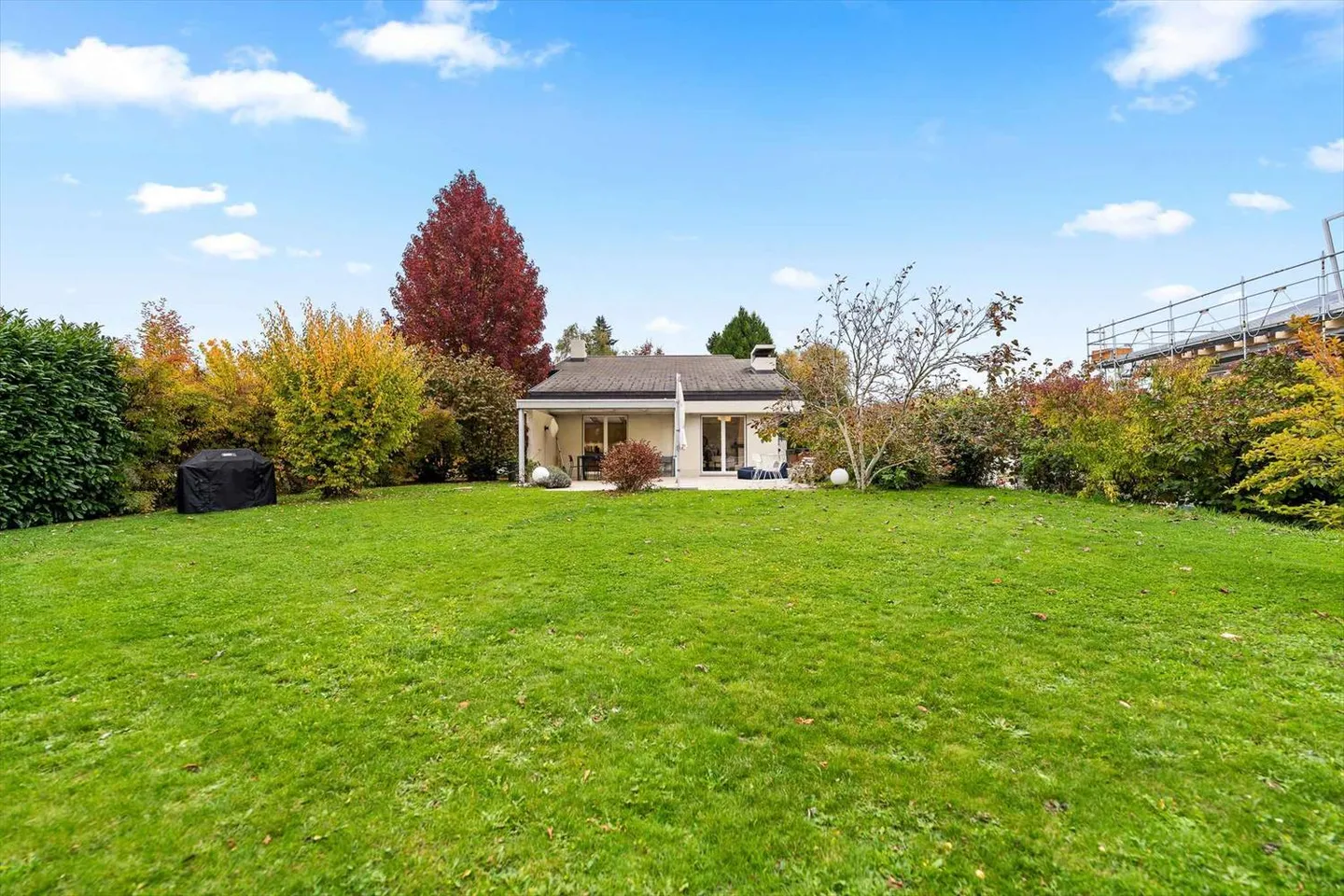 Charming bungalow with 5.5 rooms on a 1106 m² plot in Mont-sur-Lausanne - Photo 11 of 11