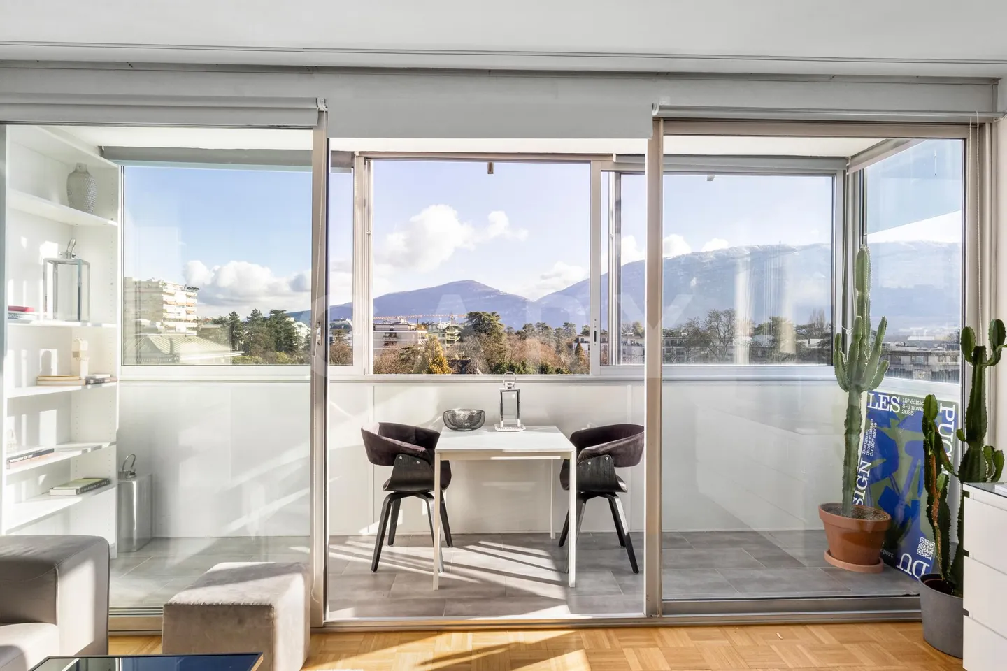 Rare penthouse studio, unobstructed view and absolute calm in the heart of Geneva - Photo 2 of 12