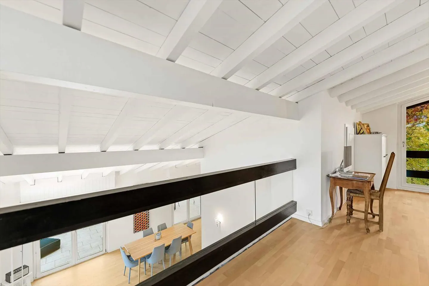 Charming bungalow with 5.5 rooms on a 1106 m² plot in Mont-sur-Lausanne - Photo 4 of 11