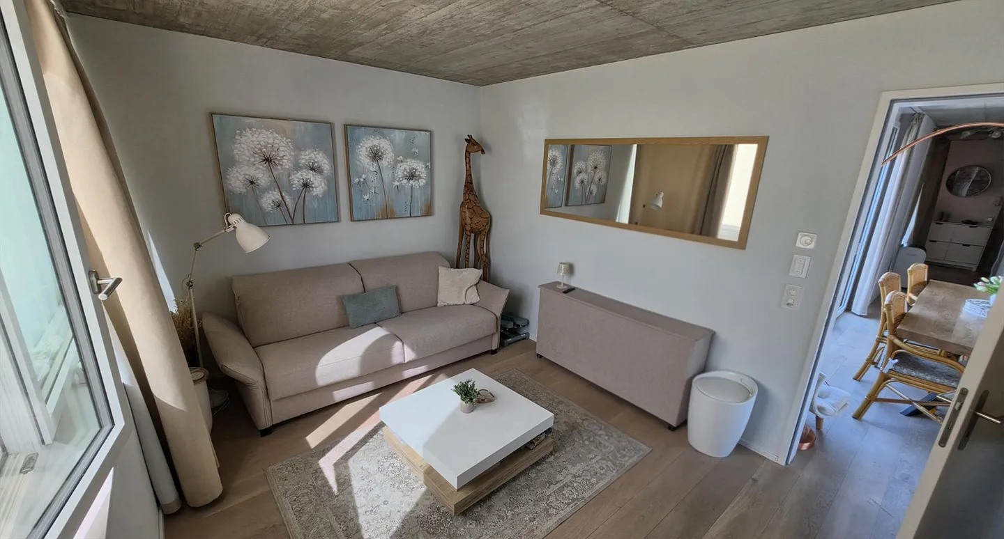 Appartement penthouse lumineux de 4,5 pièces avec balcon à Uster - Photo 4 sur 11