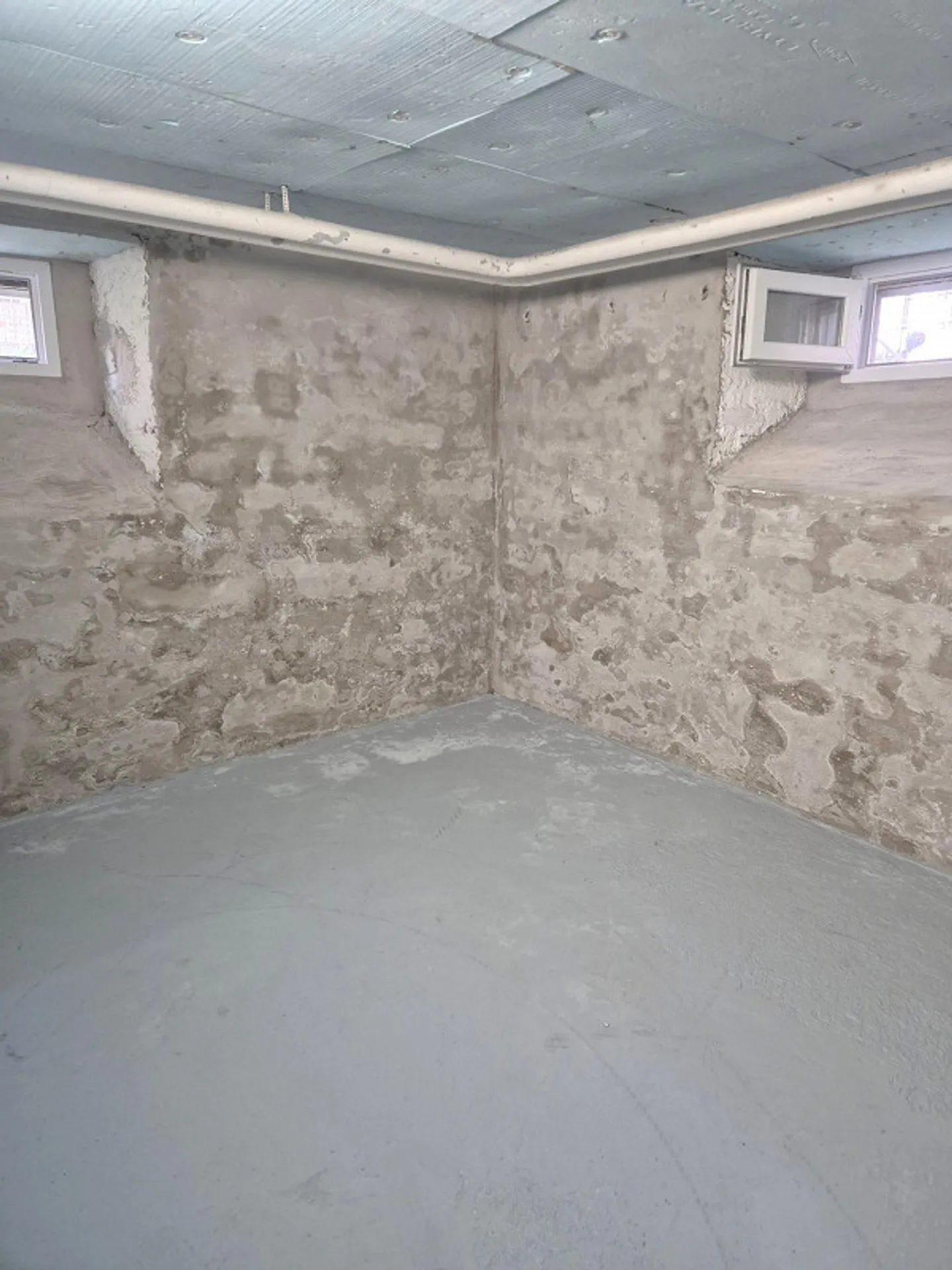 Lagerraum mit kleinen Fenstern - Foto 2 von 4