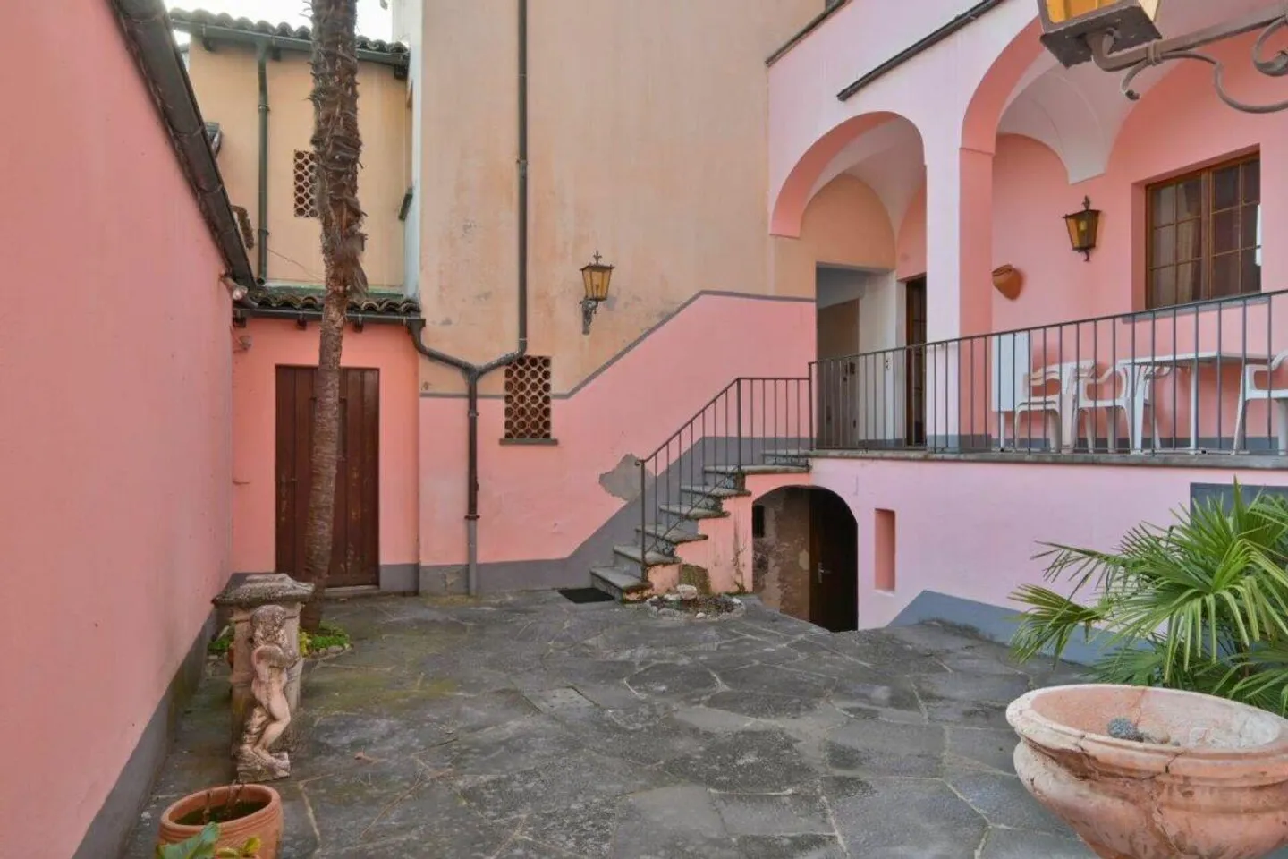 Ex Garni in the renowned historic center of the city - Photo 8 of 12