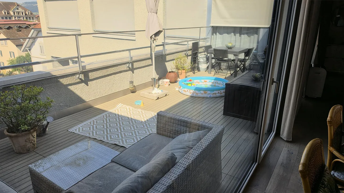 Appartement penthouse lumineux de 4,5 pièces avec balcon à Uster - Photo 7 sur 11