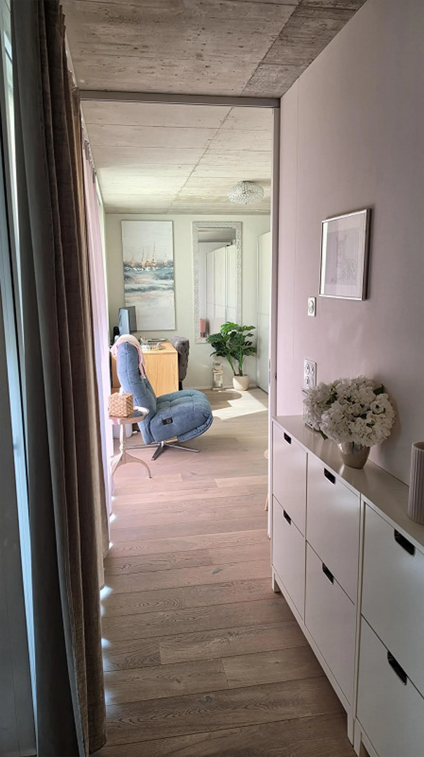 Appartement penthouse lumineux de 4,5 pièces avec balcon à Uster - Photo 8 sur 11