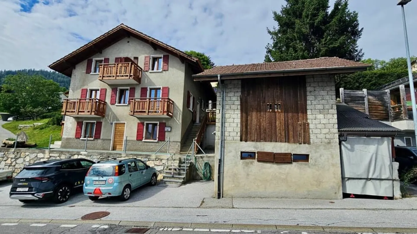 Mehrfamilienhaus - Foto 2 von 13