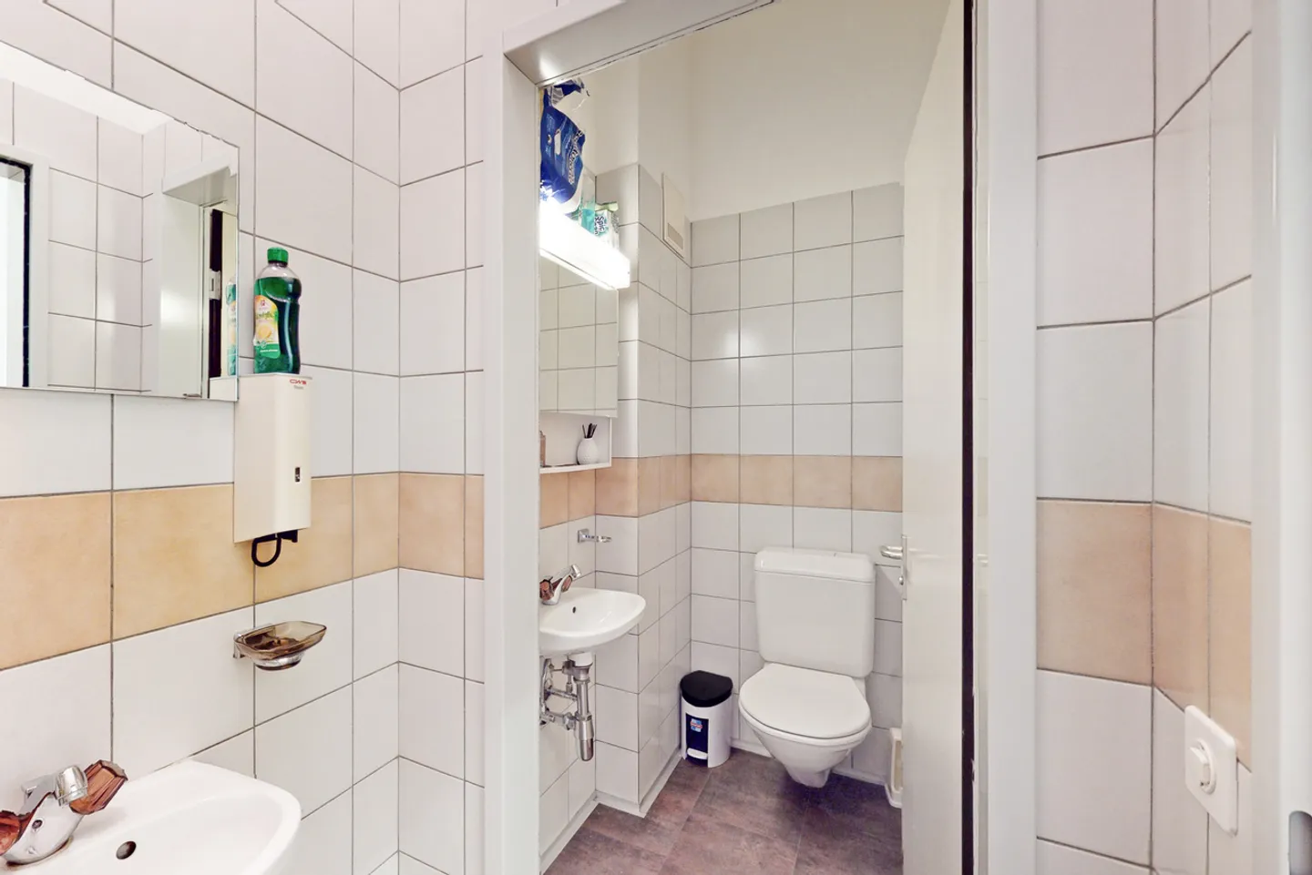 125m2 commercial space on the ground floor - strategic accessibility in Manno - Photo 10 of 12