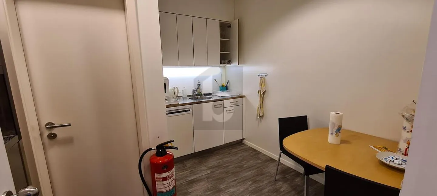 SPACIOUS AND IN THE CITY CENTER - Photo 5 of 6