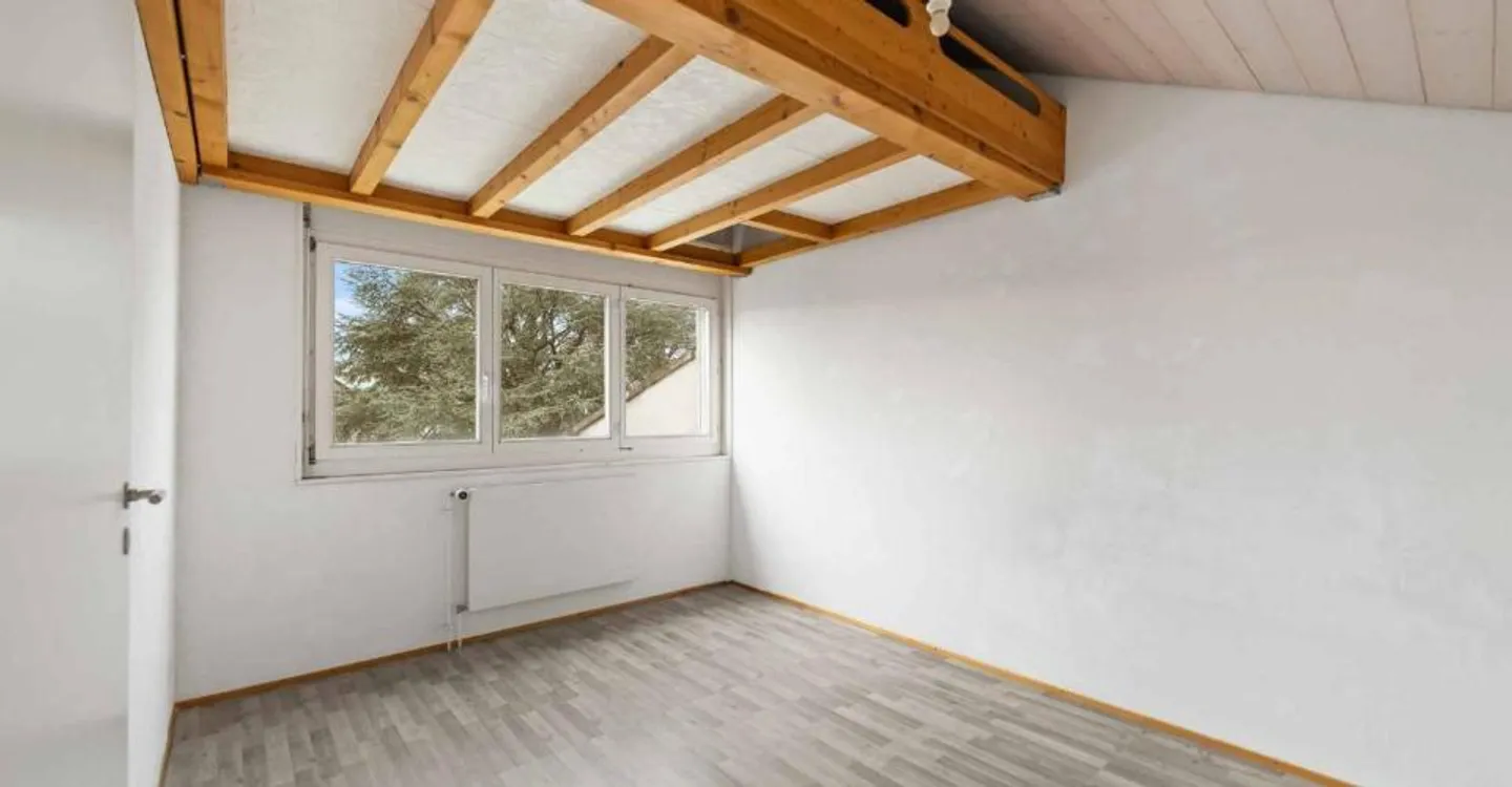 GERÄUMIGE 4,5-ZIMMER-TRIPLEX IM HERZEN VON CHAVORNAY - Foto 9 von 12