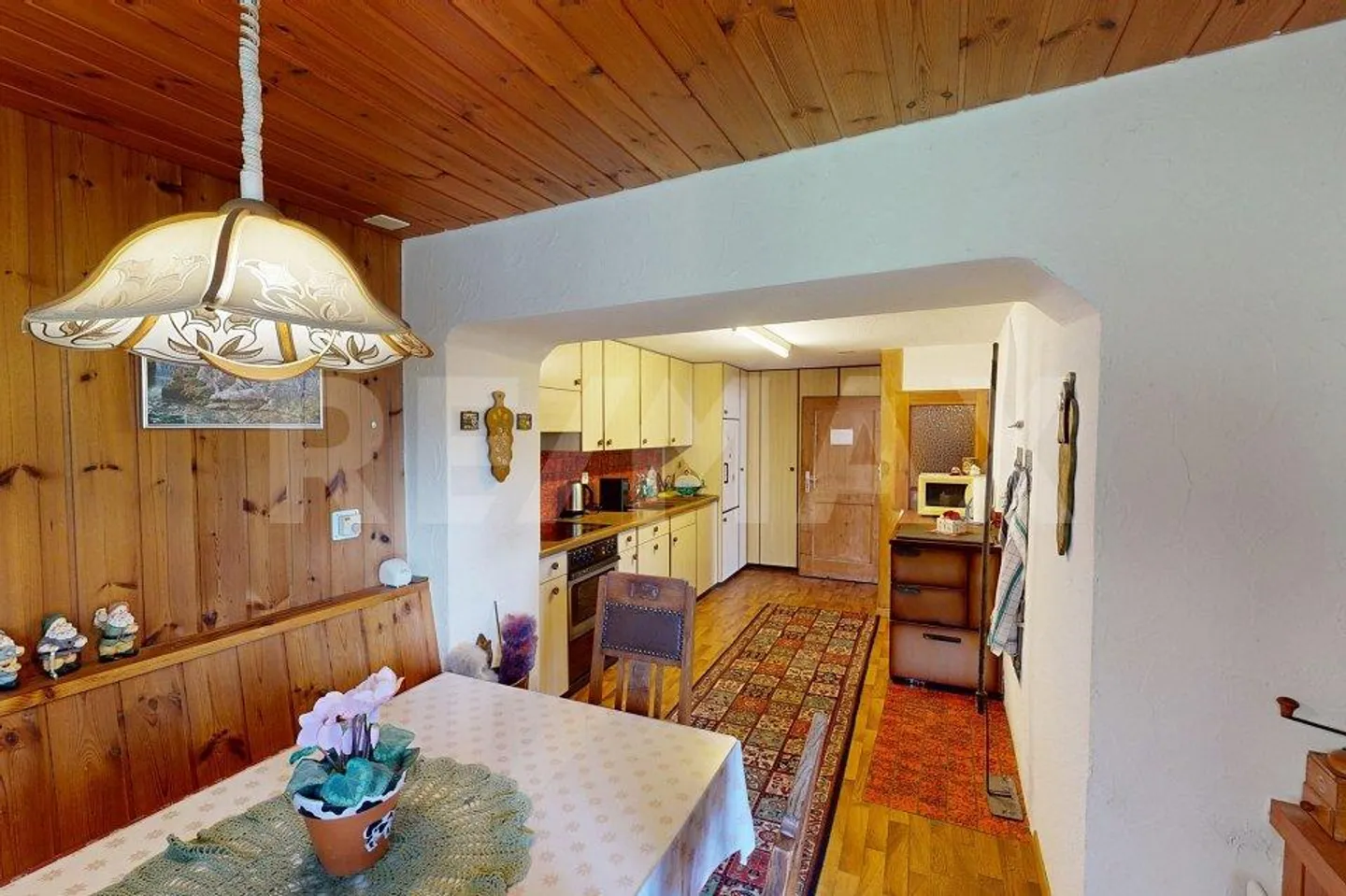 Single-family house with garage and barn extension - Photo 3 of 11