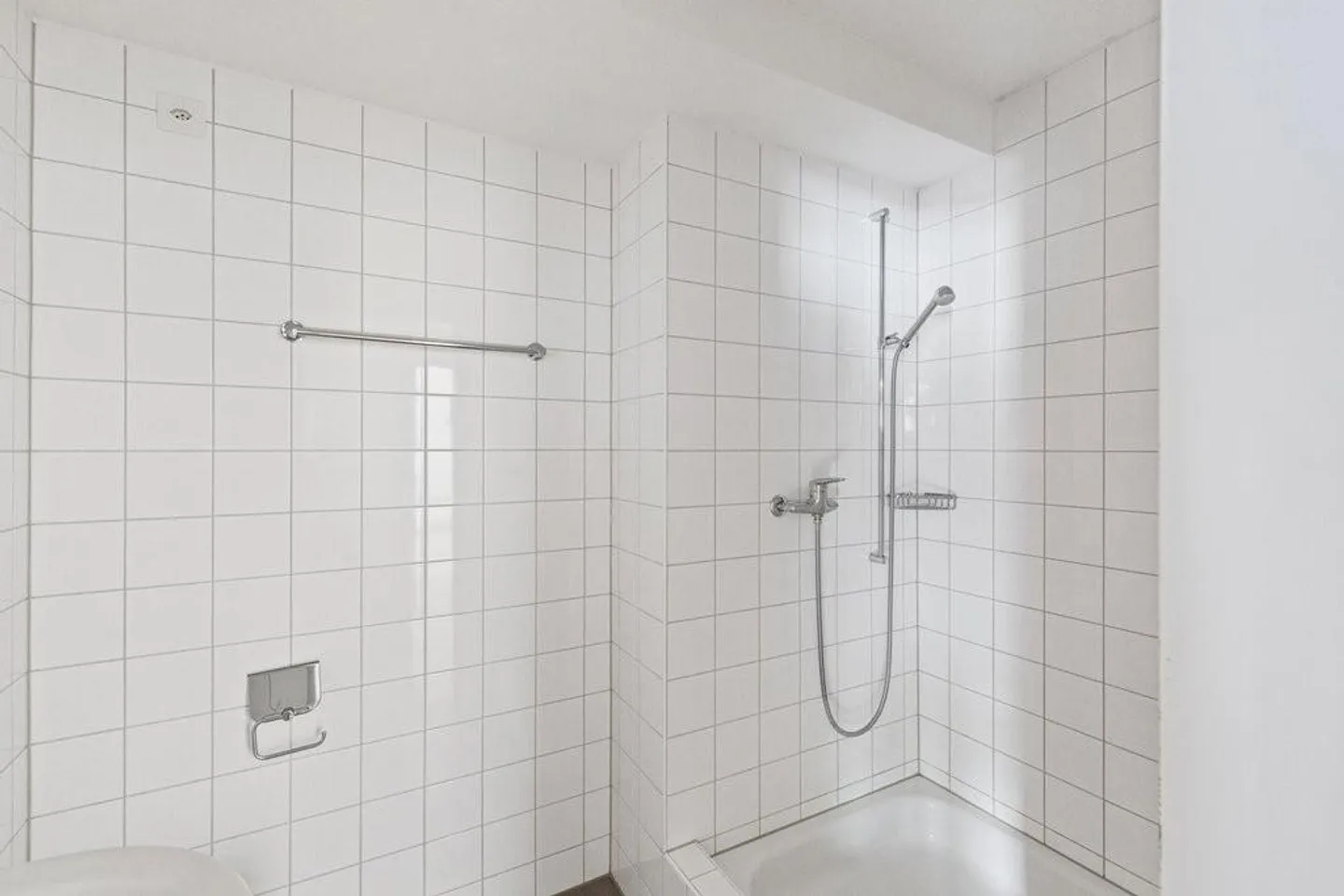 RENT WITHOUT DEPOSIT - Near School and Village Center - Photo 5 of 7