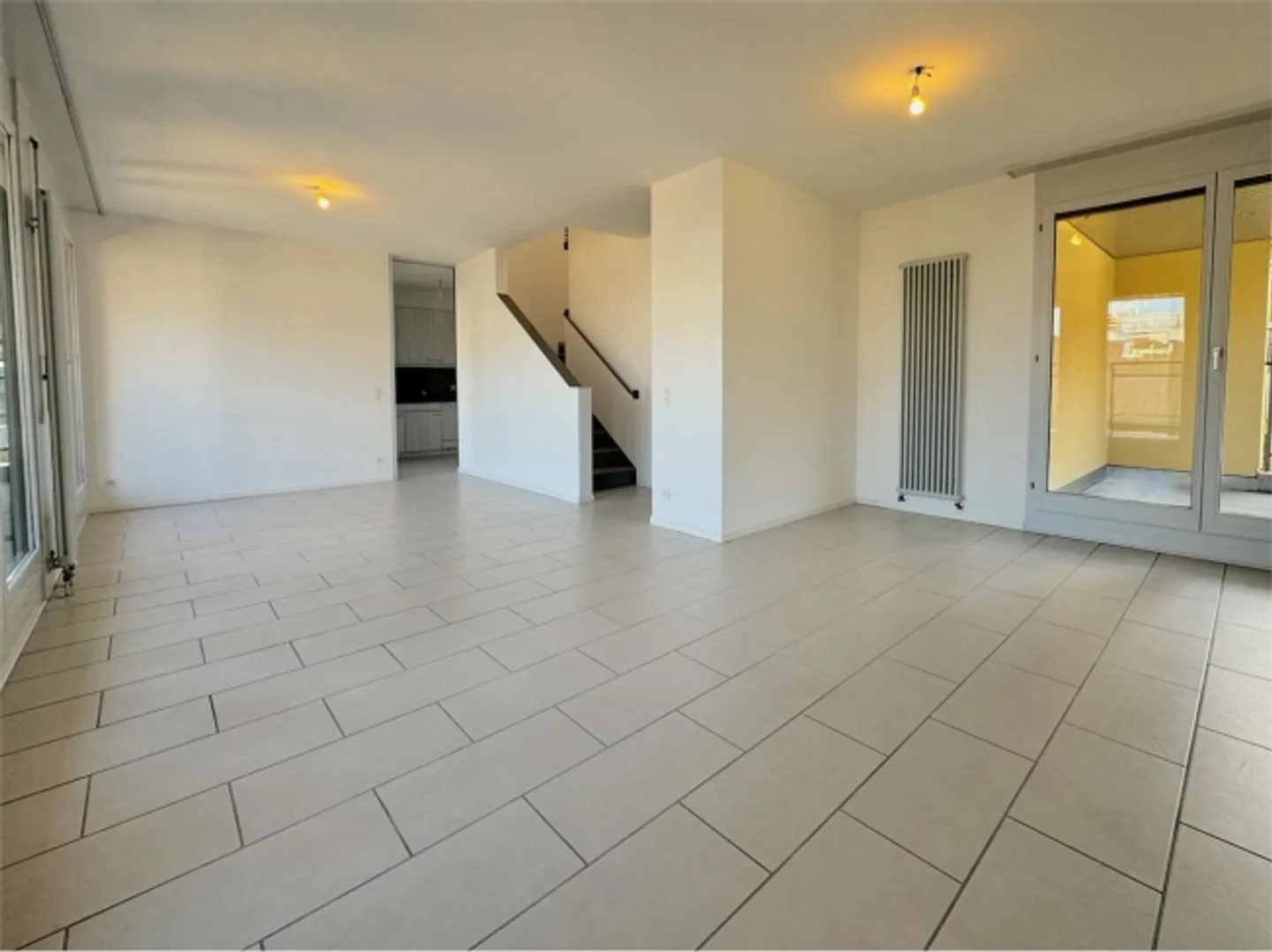 Duplex-Penthouse élégant avec vue partielle sur le lac - Photo 2 sur 13