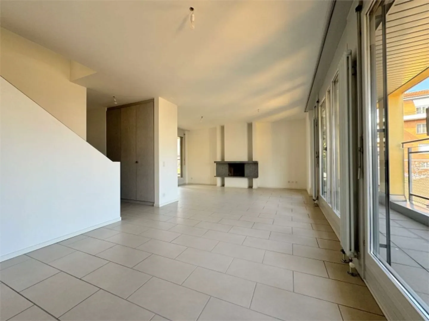 Duplex-Penthouse élégant avec vue partielle sur le lac - Photo 3 sur 13