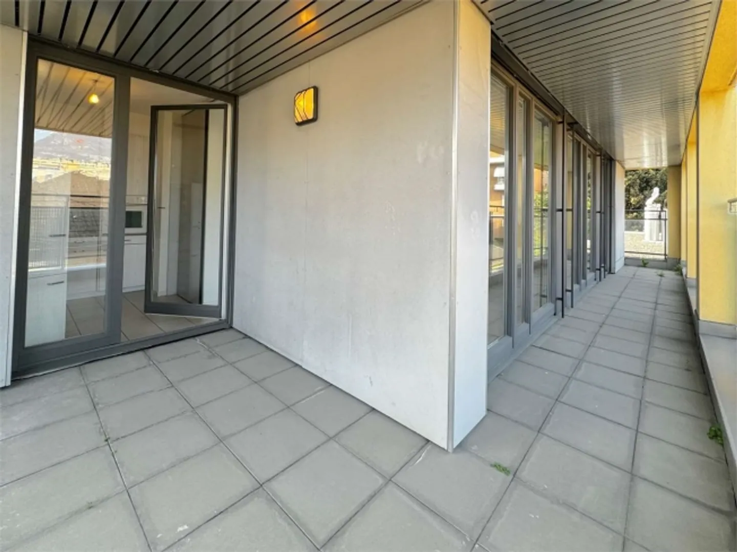 Duplex-Penthouse élégant avec vue partielle sur le lac - Photo 7 sur 13