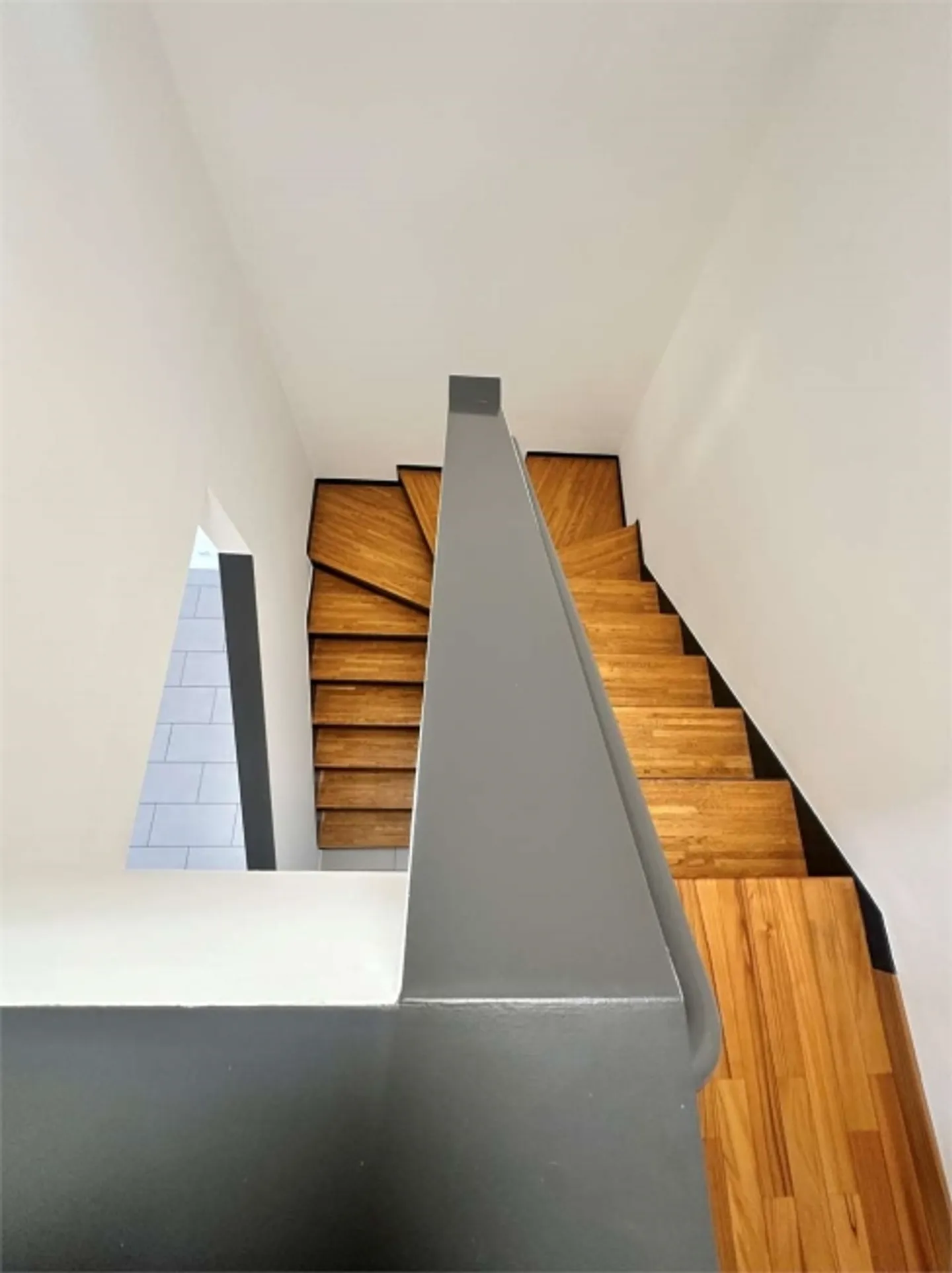 Duplex-Penthouse élégant avec vue partielle sur le lac - Photo 8 sur 13