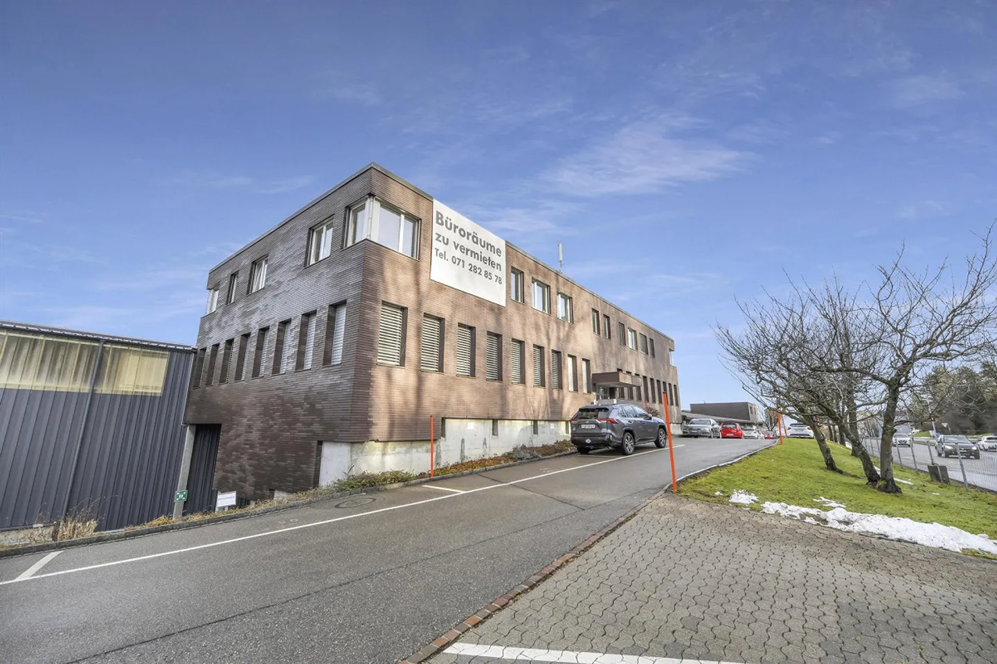Uffici spaziosi e luminosi in una posizione attraente - Foto 1 di 8