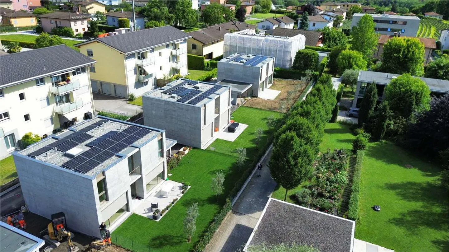 NOUVELLE ET GRANDE VILLA AVEC JARDIN - Photo 2 sur 15