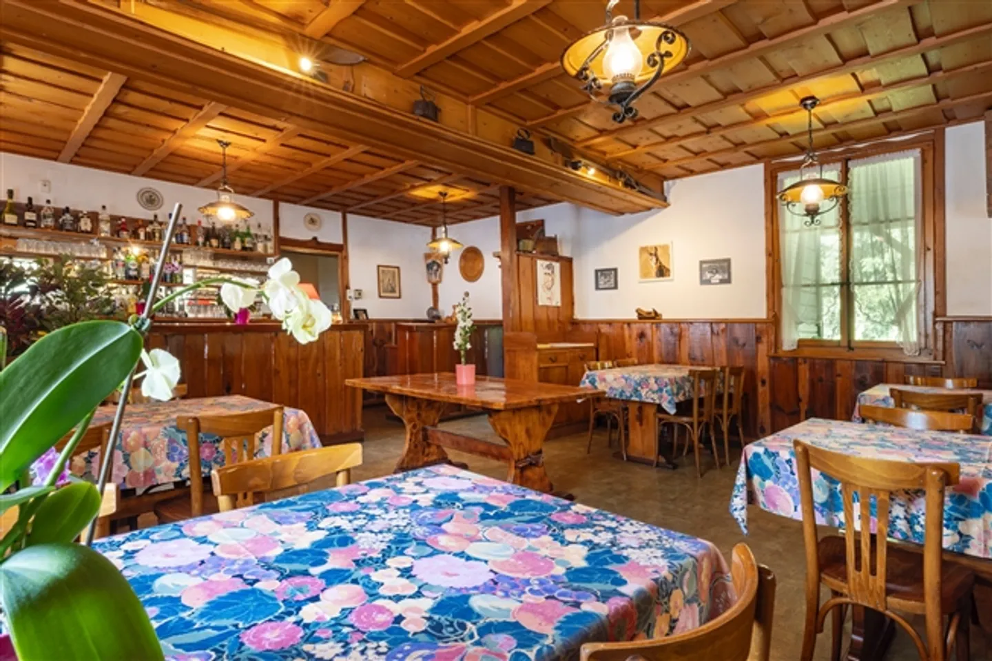 Individuelles Restaurant mit Unterkunft in Les Plans-sur-Bex - Foto 3 di 13