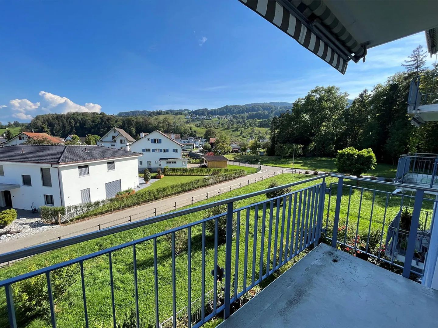 Appartamento 2,5 locali in una posizione tranquilla e idilliaca - Foto 7 di 8