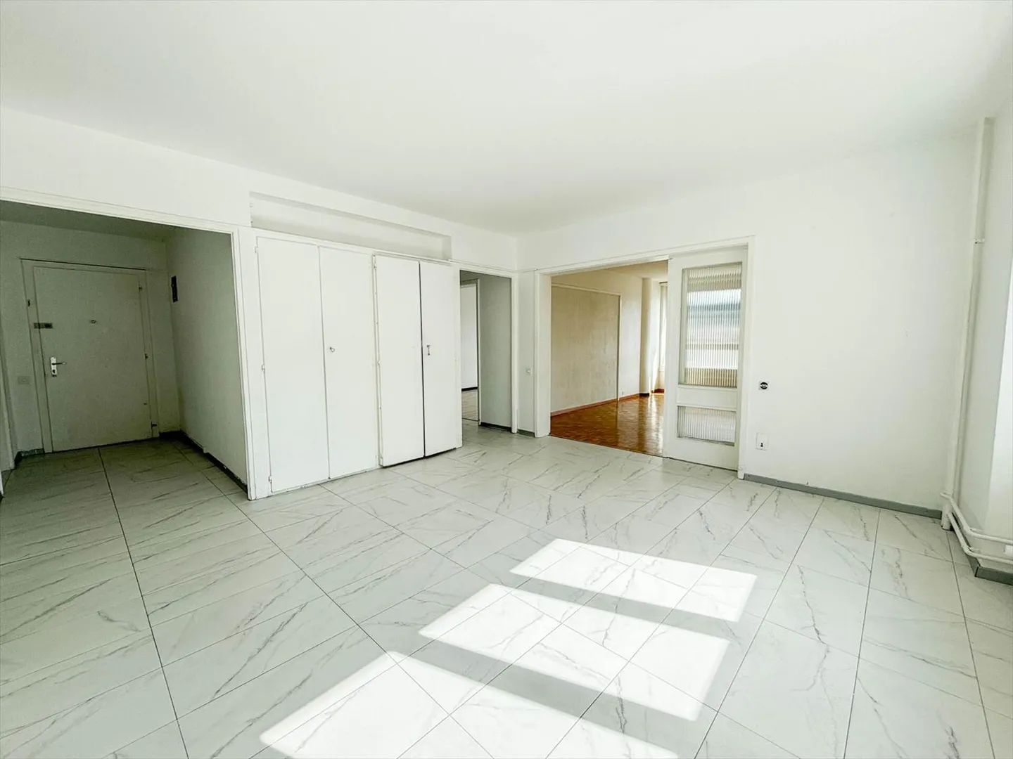 Lumineux et spacieux appartement de 5 pièces - Photo 2 sur 13