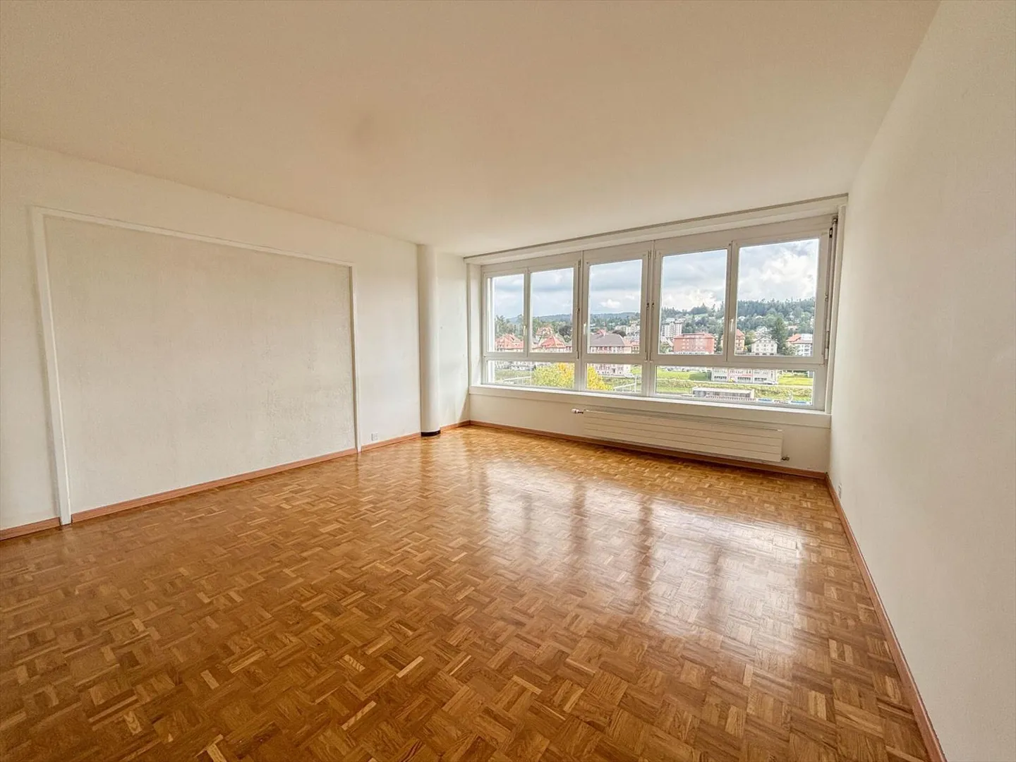 Lumineux et spacieux appartement de 5 pièces - Photo 4 sur 13